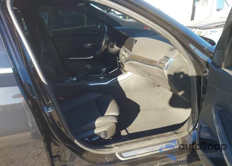 2021 BMW 330I xDrive z USA, uszkodzony, nr VIN 3MW5R7J0XM8B79658